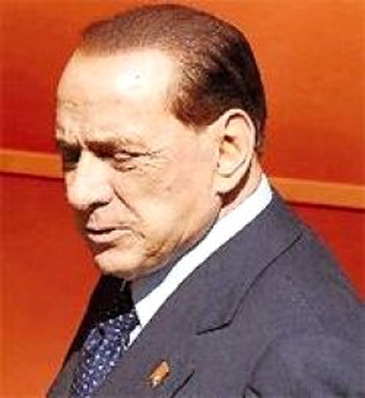 Berlusconi'ye Kaçak İnşaat Beraati