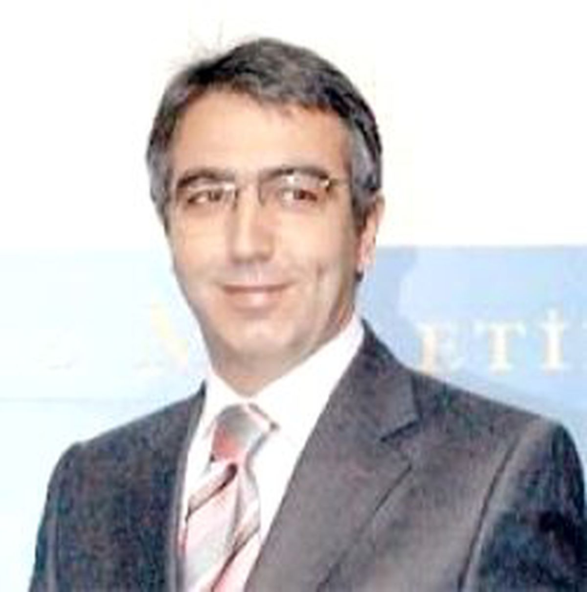 Böbreğinden Yine Taş Aldırdı