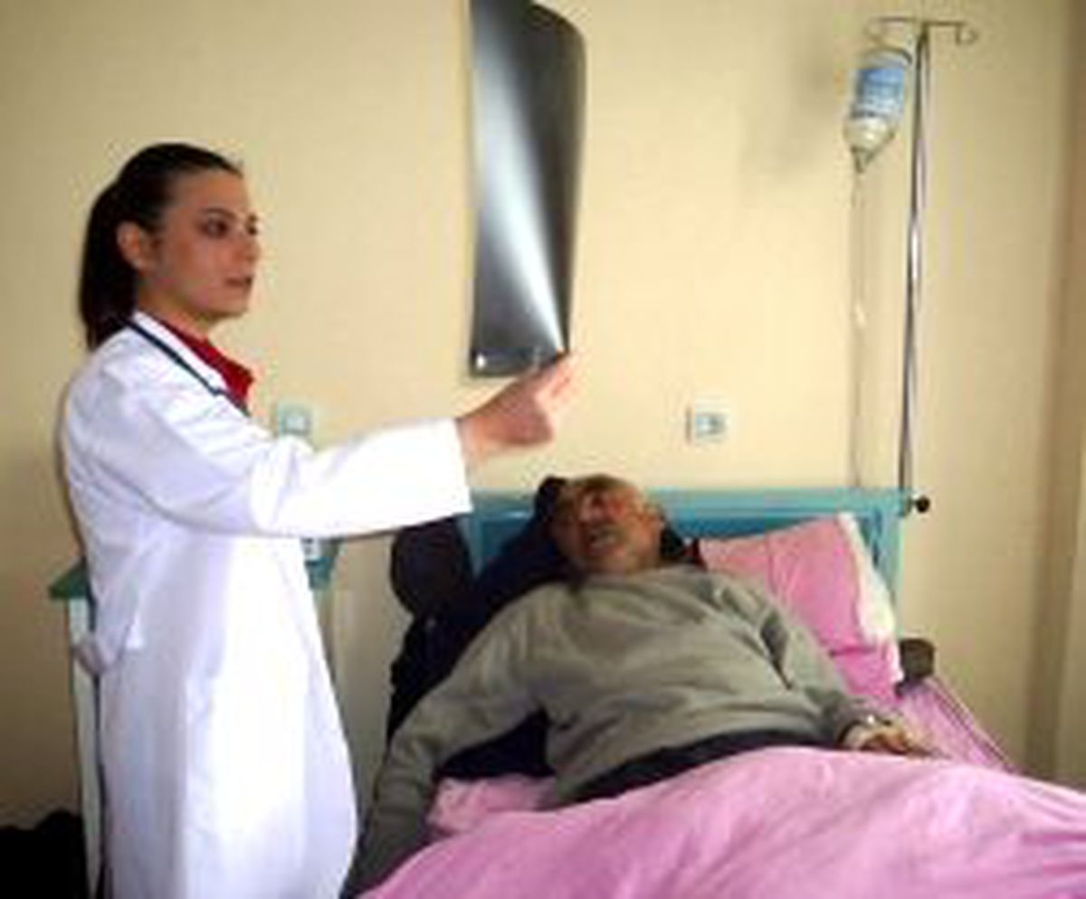 Yabancı Doktorun Önü Kesilecek