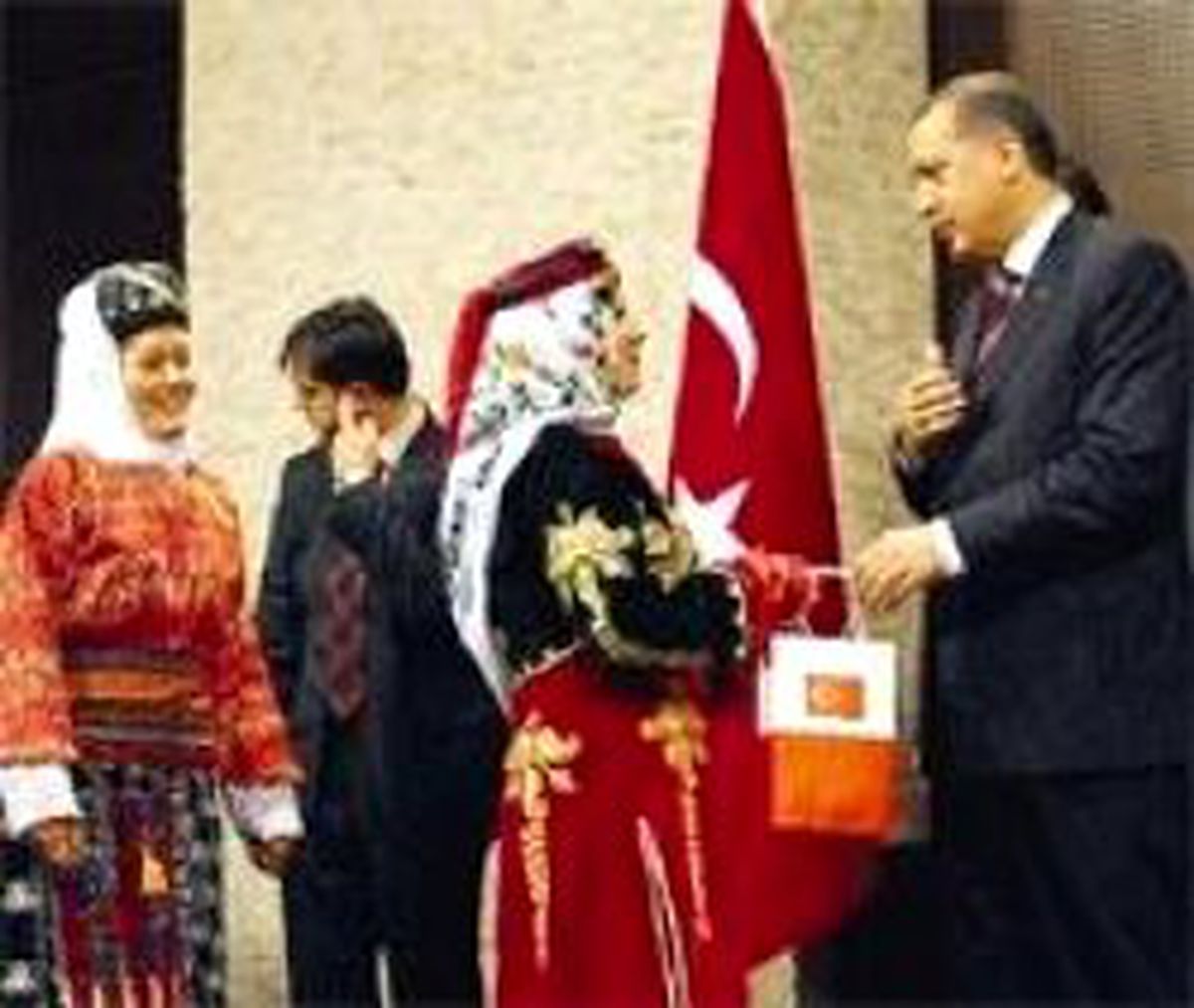 'Kapatılmayacağız' Mesajı