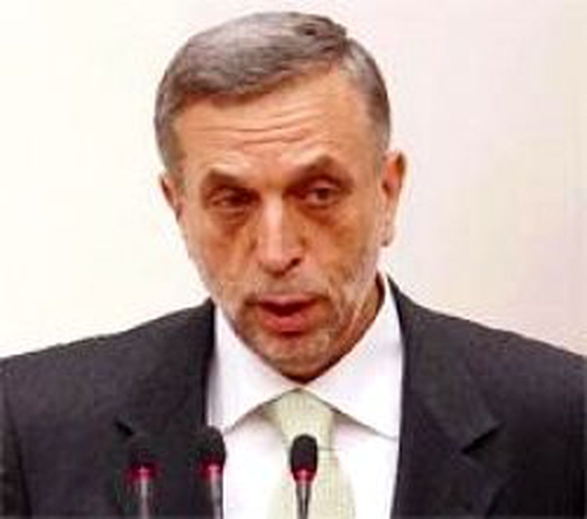 Meclis'te 'Kafası Basmıyor' Tartışması