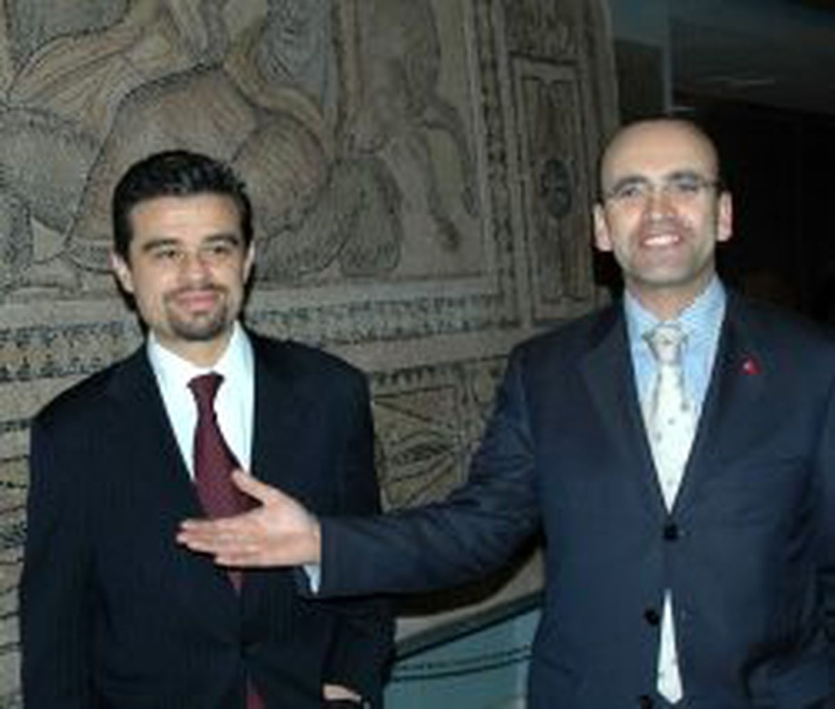Bakan'a 'Nü' Sergisi Sorusu