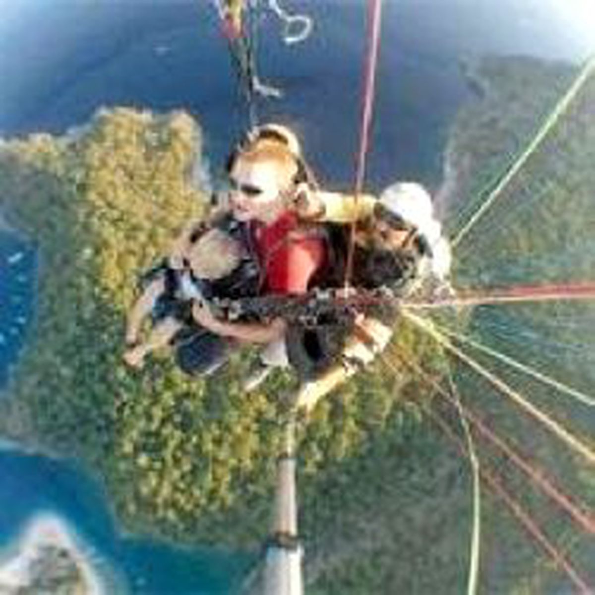 Ölüdeniz'de En Küçük Paraşütçü