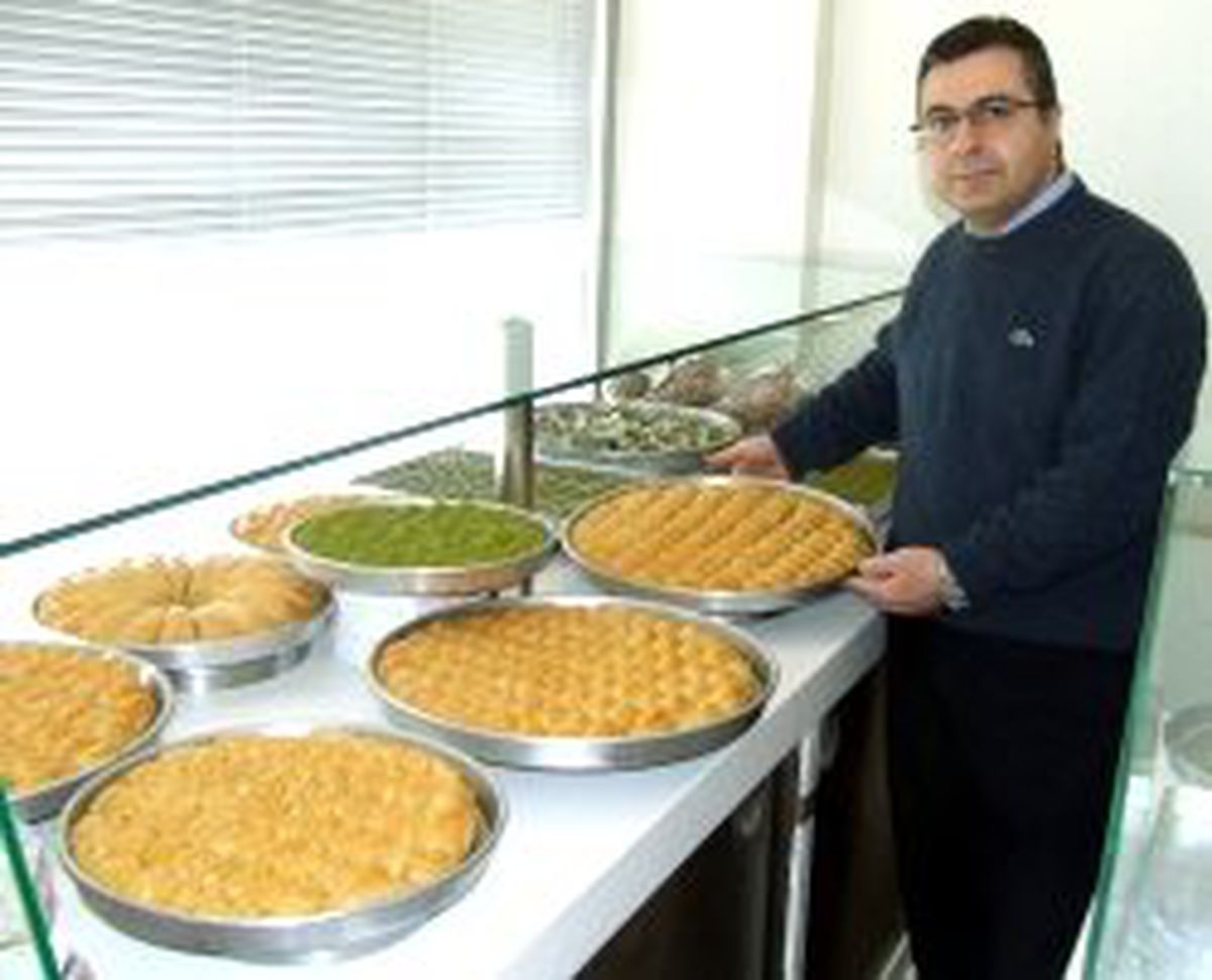 Güllüoğlu, İnternetten 4 Ton Baklava Sattı