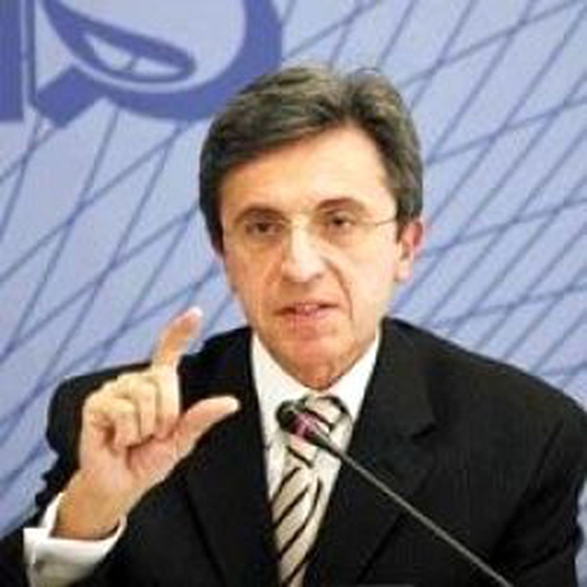 Özince: Revizyon Şart