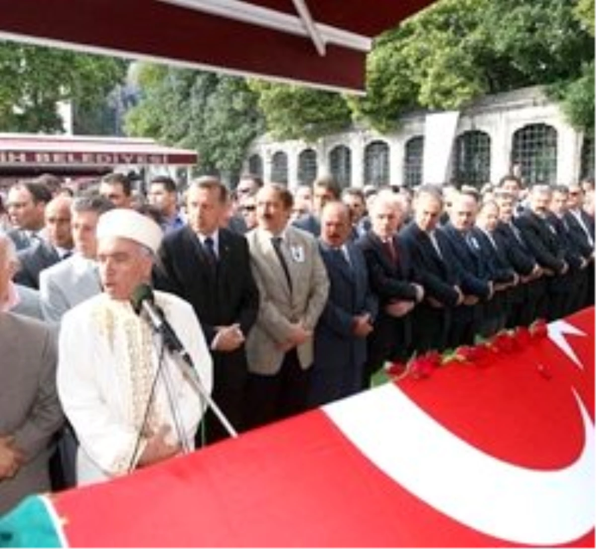 Osman Yağmurdereli\'nin Cenazesi Toprağa Verildi