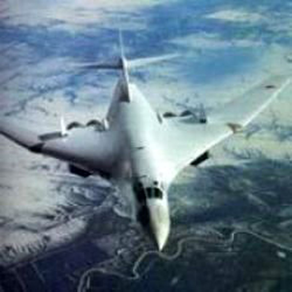 Rus Uçakları Üs Bombaladı