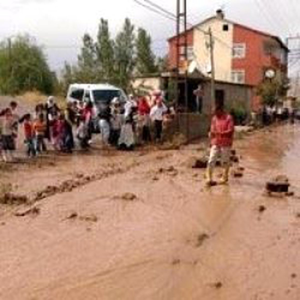 Van'da Sel: 1 Ölü, 1 Kayıp