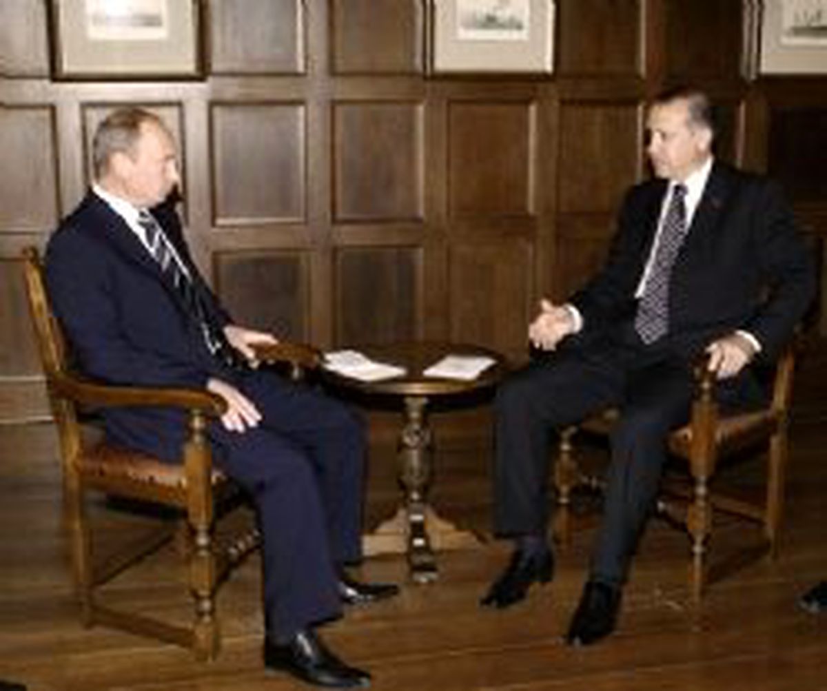 Putin, Erdoğan'ı Tebrik Etti