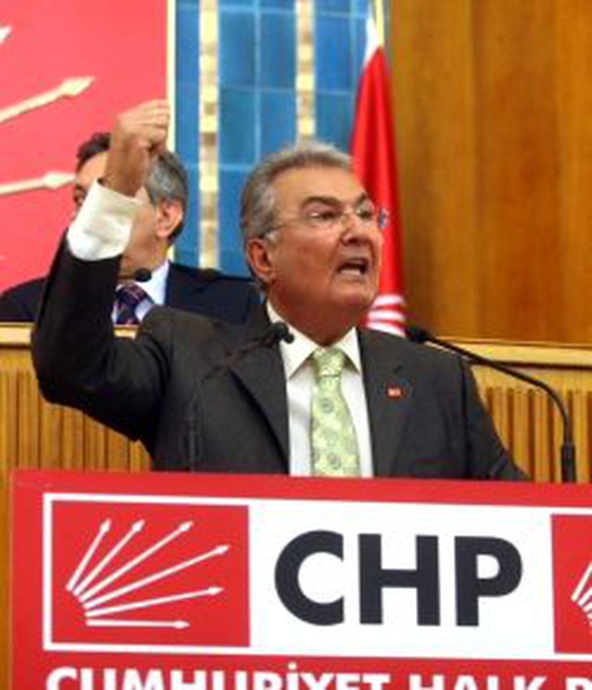 'AKP Yolsuzluk Olayının Odağında'