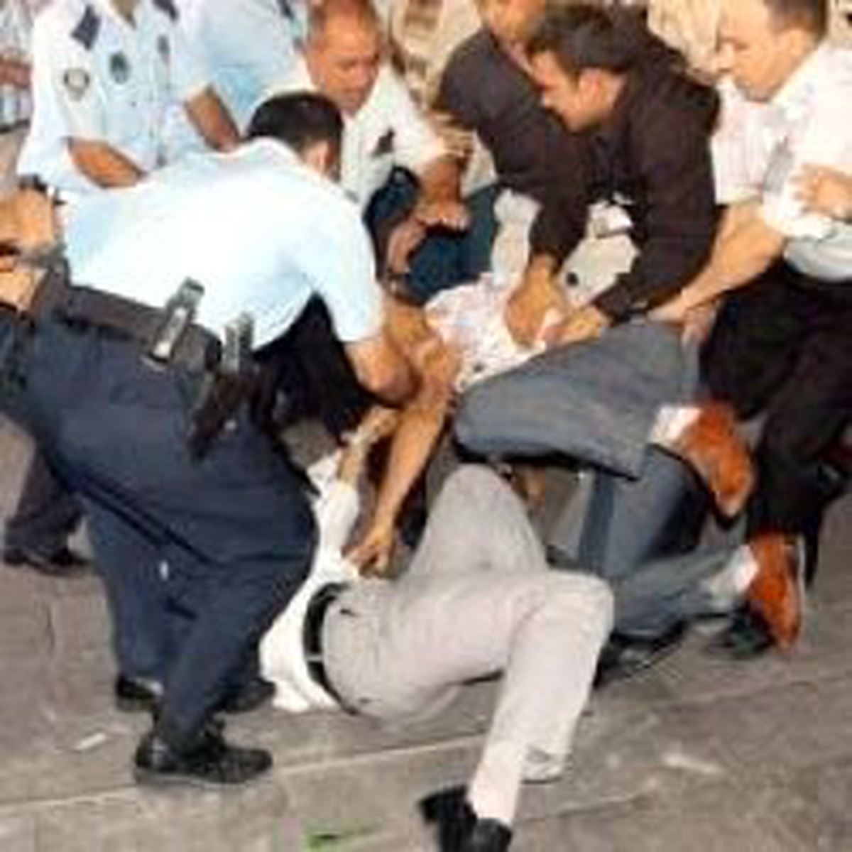 Polis, Zabıta ve Seyyar Satıcıların Meydan Savaşı