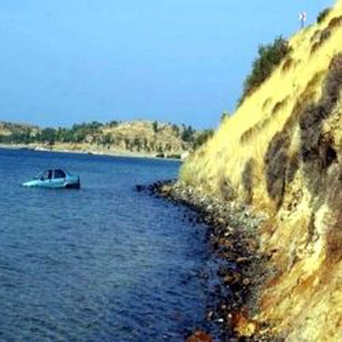 50 Metrelik Uçurumdan Denize Uçtu