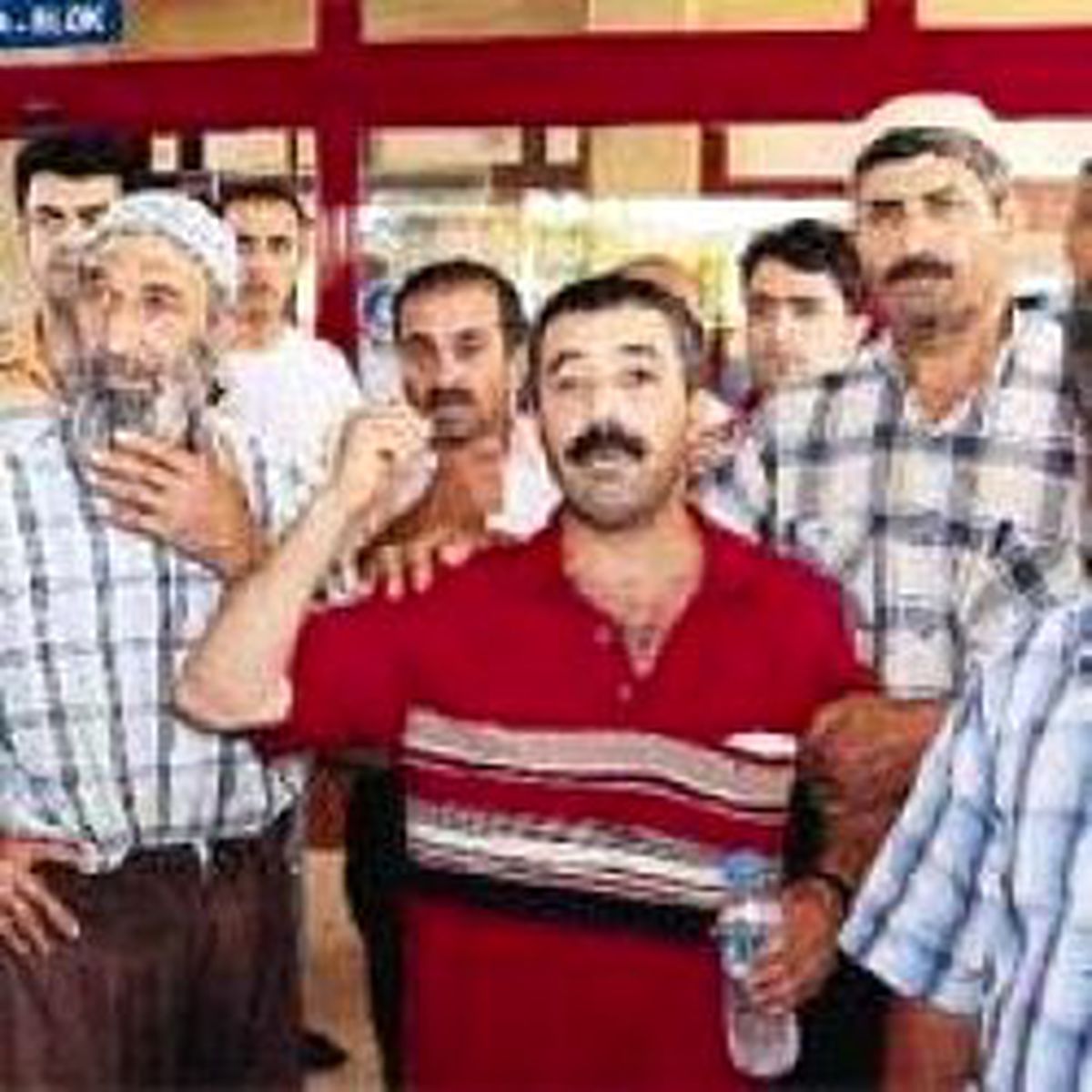 Bitlisli Aile 100 Kişiyle Hastane Bastı