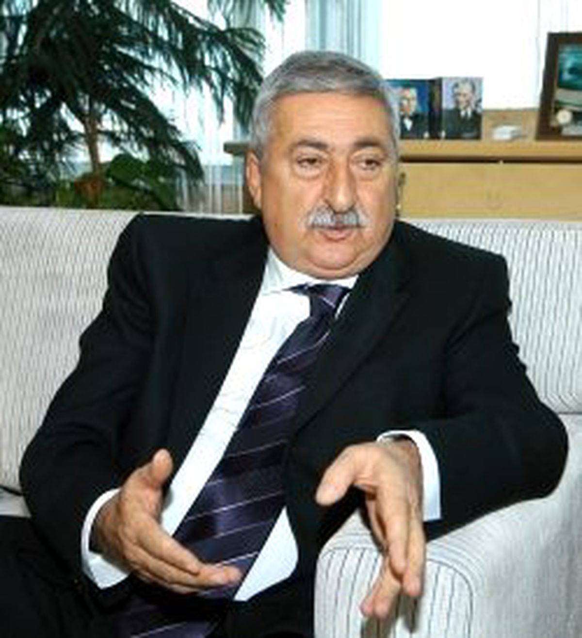 'Maliye Bakanlığı İcraları Acilen Durdurmalı'