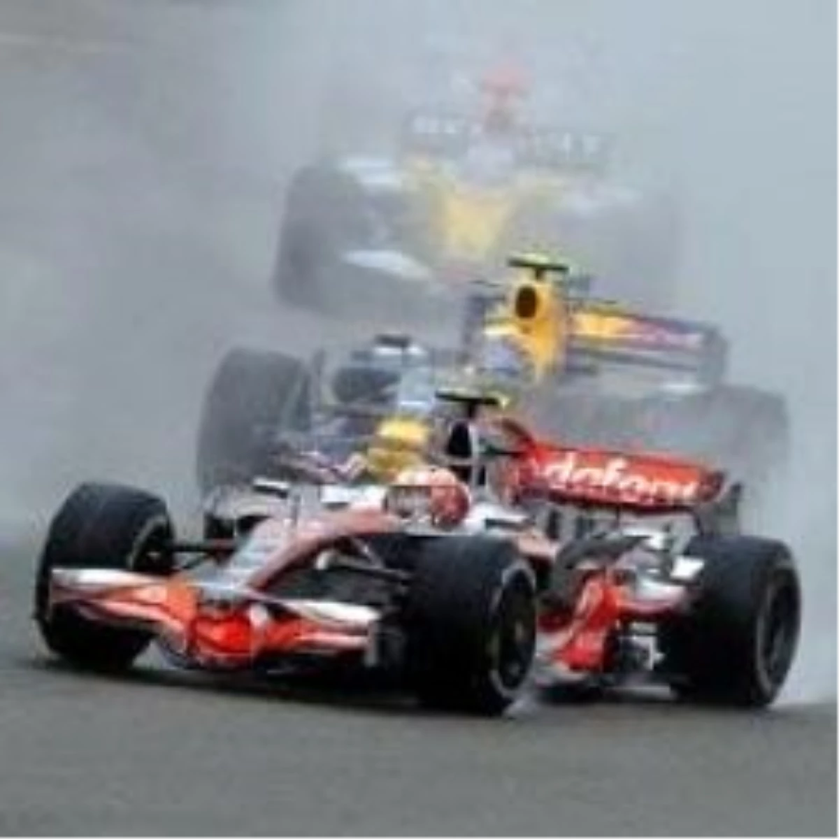 Avrupa Grand Prıx\'sini Ferrari Pilotu Felipe Massa Kazandı