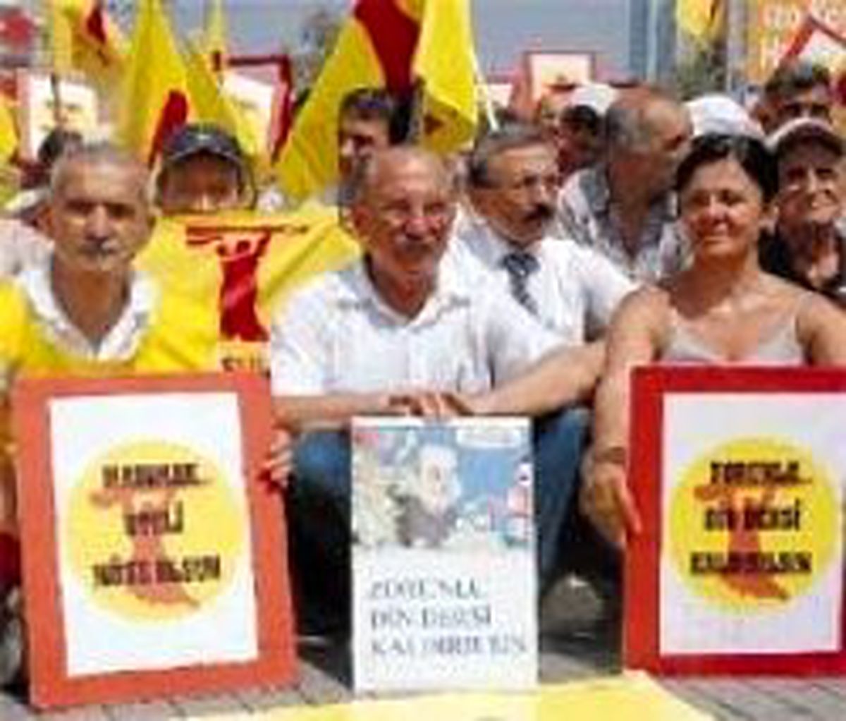 'Zorunlu Din Dersi Kalksın' Eylemi