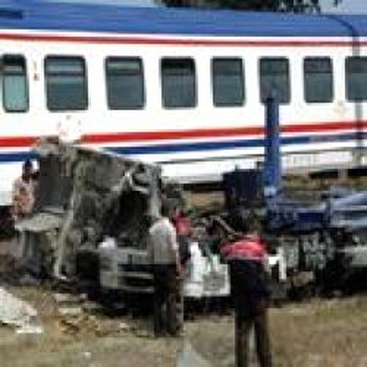 Tren, Hemzemin Geçitte Kamyona Çarptı: 1 Ölü, 2 Yaralı