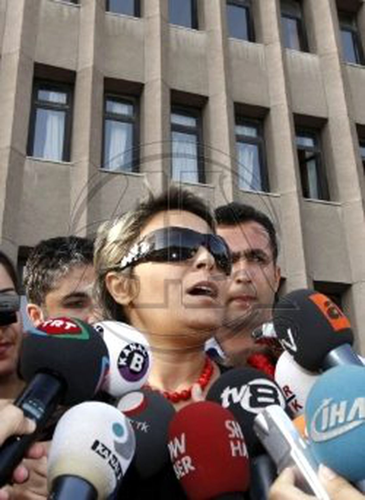 Ferda Paksüt: Dimdik Ayaktayım