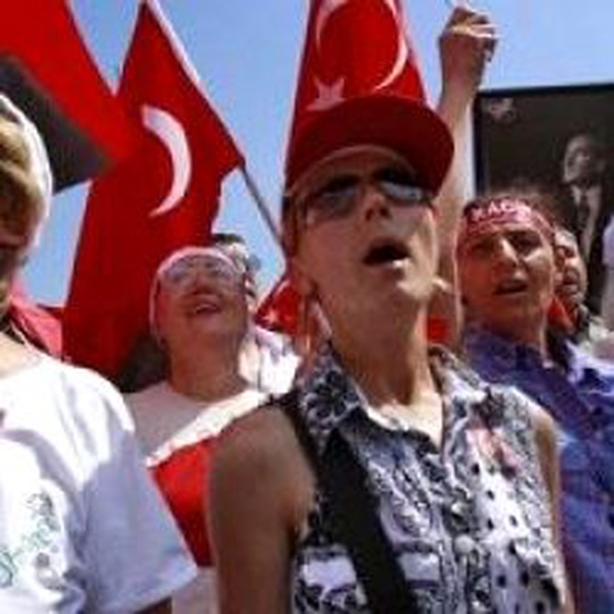 'Türkler Laikliğe Bağlılığını Sürdürüyor'