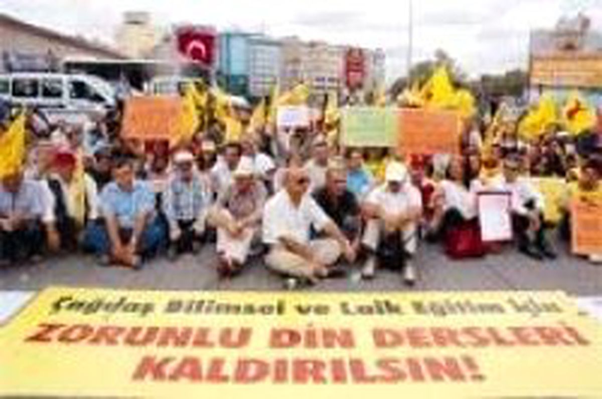Alevilerden Protesto