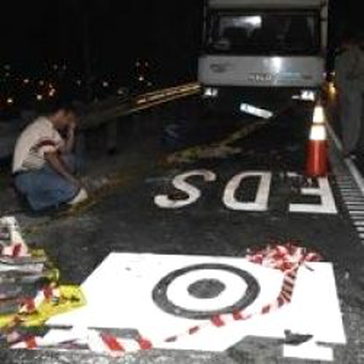 'Eds' Yazısı Yazan 3 İşçiye Otomobil Çarptı: 1 Ölü