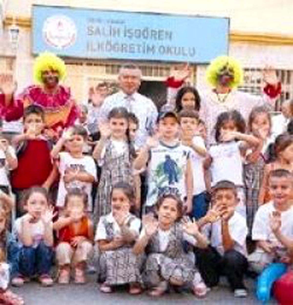 1 Milyon 700 Bin Minik Dün Okullarıyla Tanıştı