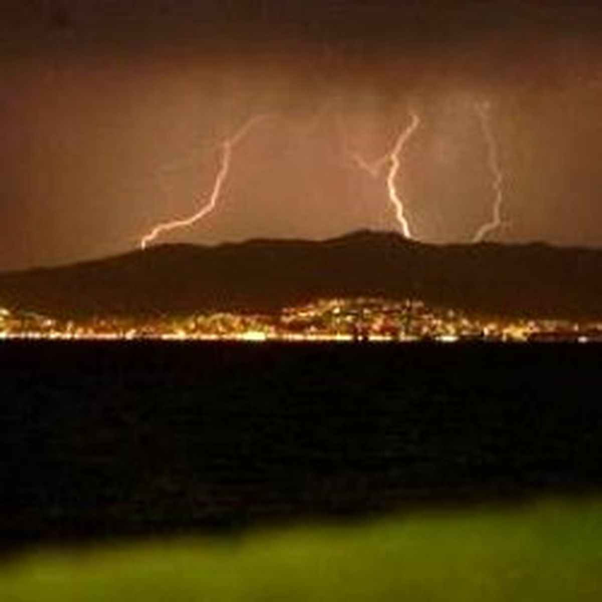 İzmir'de Korkutan Şimşekler