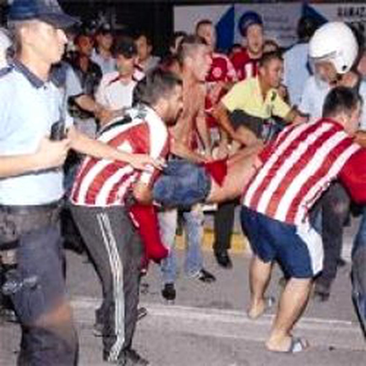 Taraftara Yakın Takip