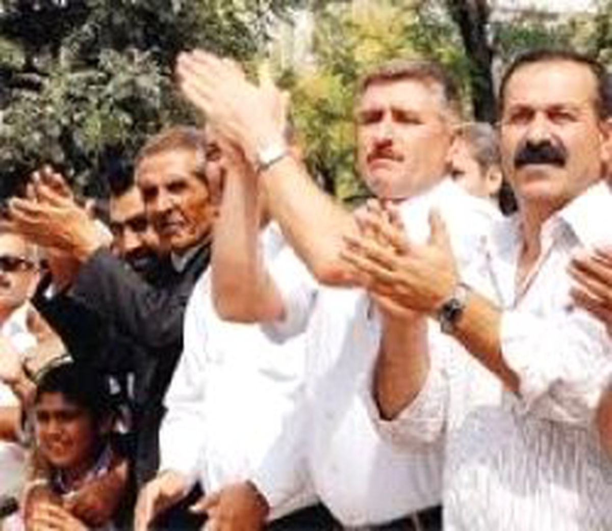 Halk Bize Moral Verdi