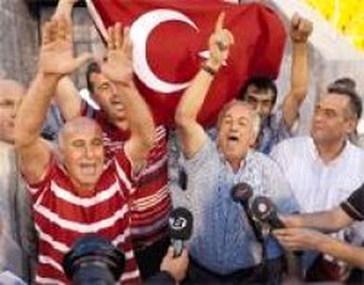 Yıllardır Burada Kardeş Gibiyiz