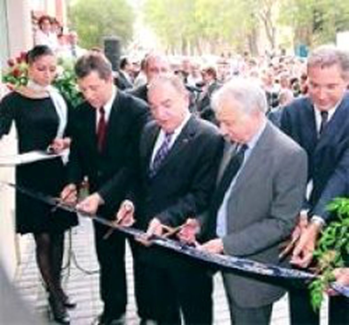Yapı Kredi Azerbaycan 125 Milyon Dolara Ulaştı Şube Ağını Genişletiyor