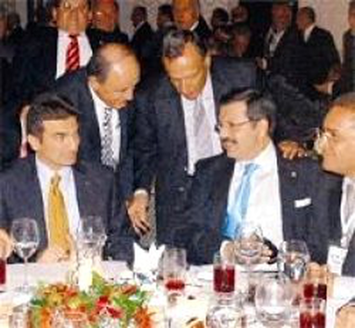 'Büyümeyen Ülke, Güneş Girmeyen Eve Benzer'