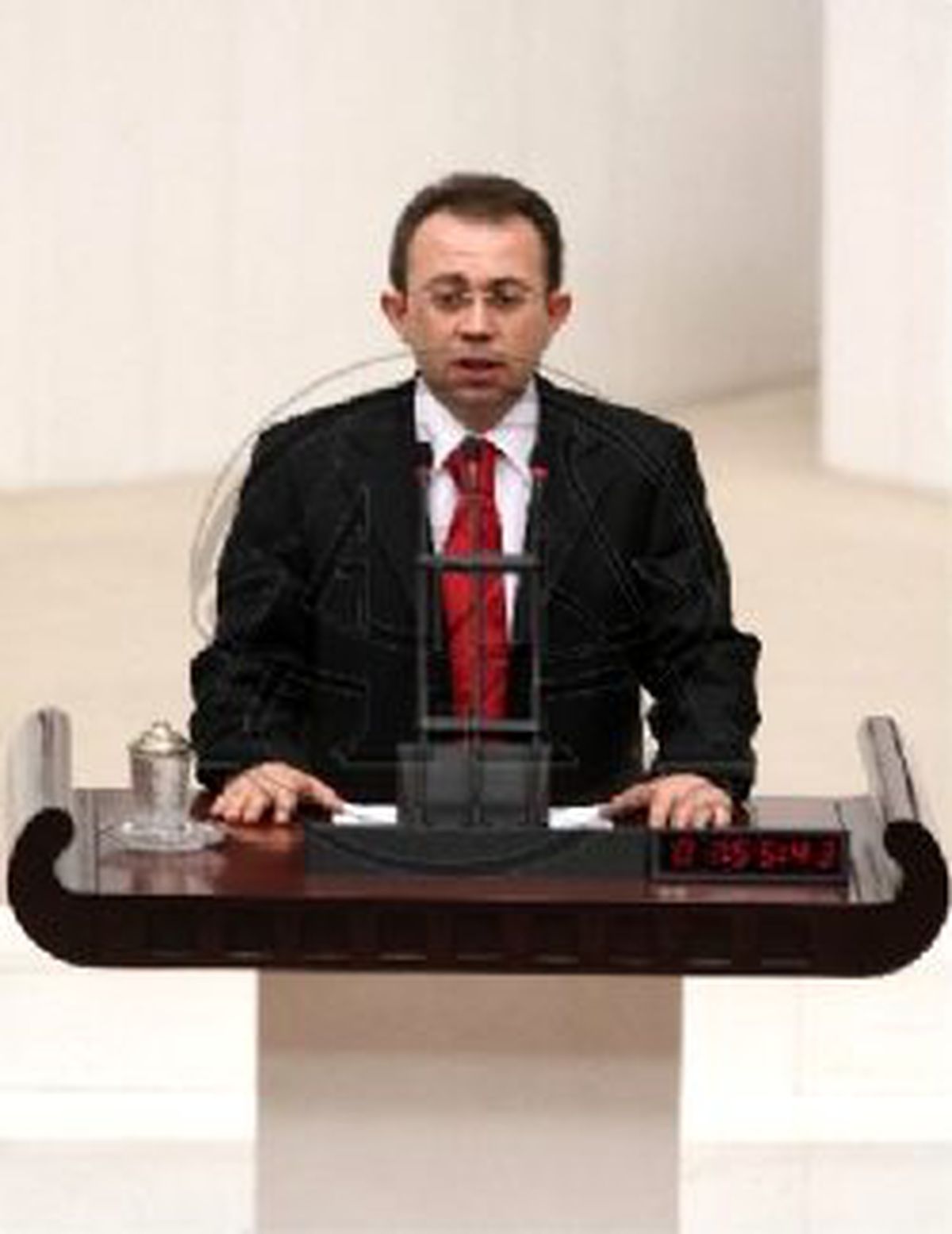 AKP'de İlk 'Şener' İstifası