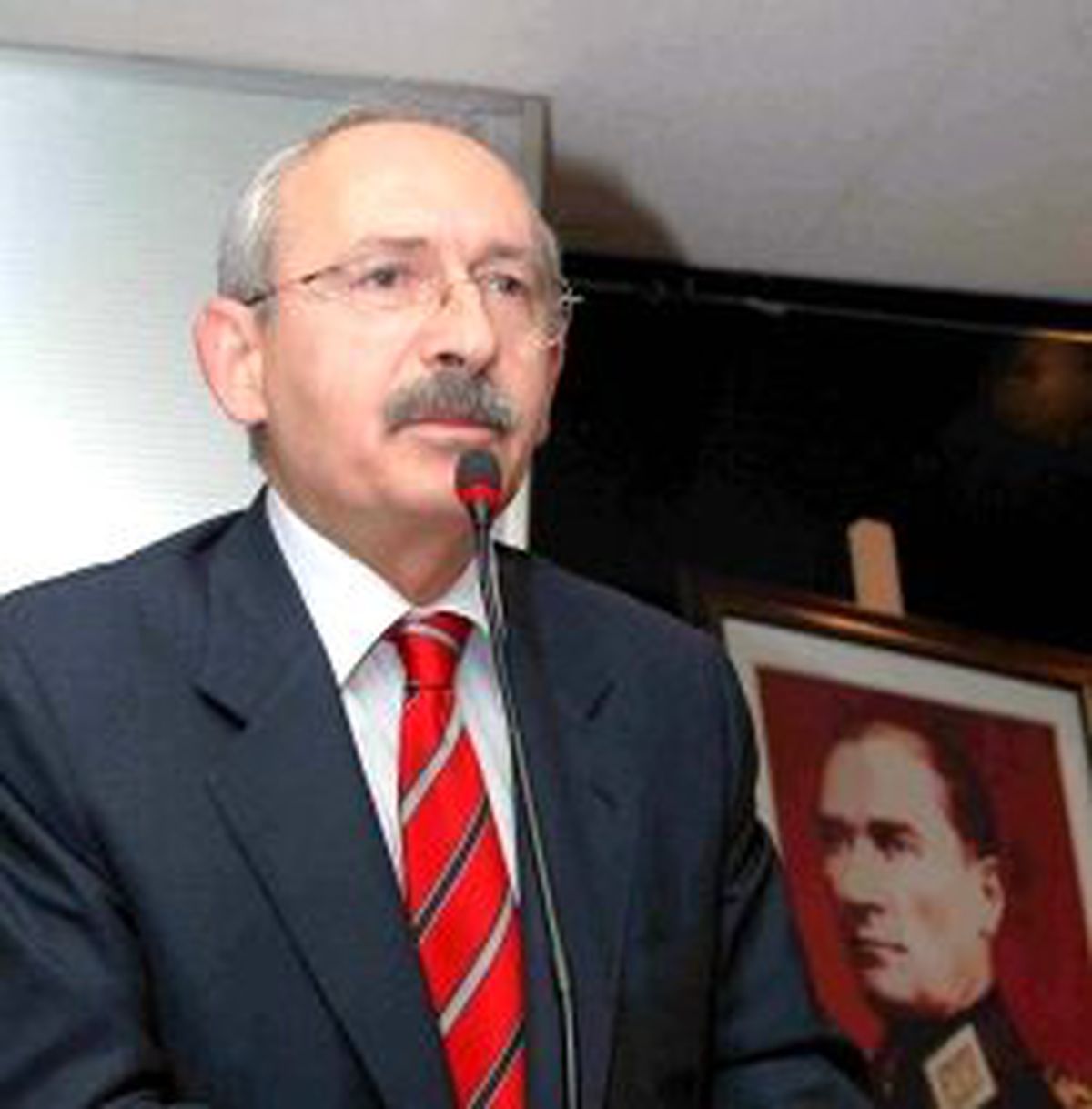 'İstifa Etsin'