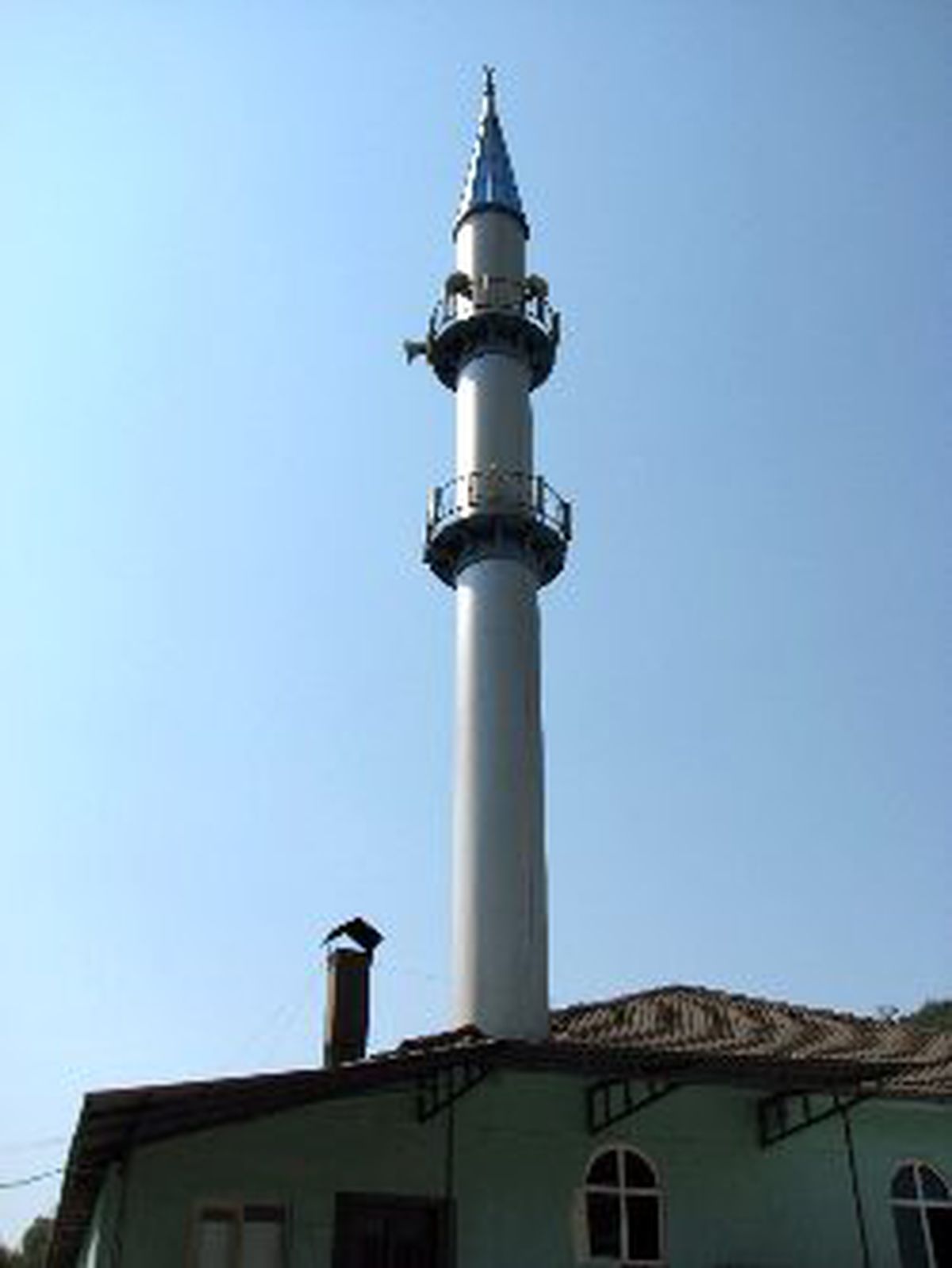 Cami Minaresi Devrildi