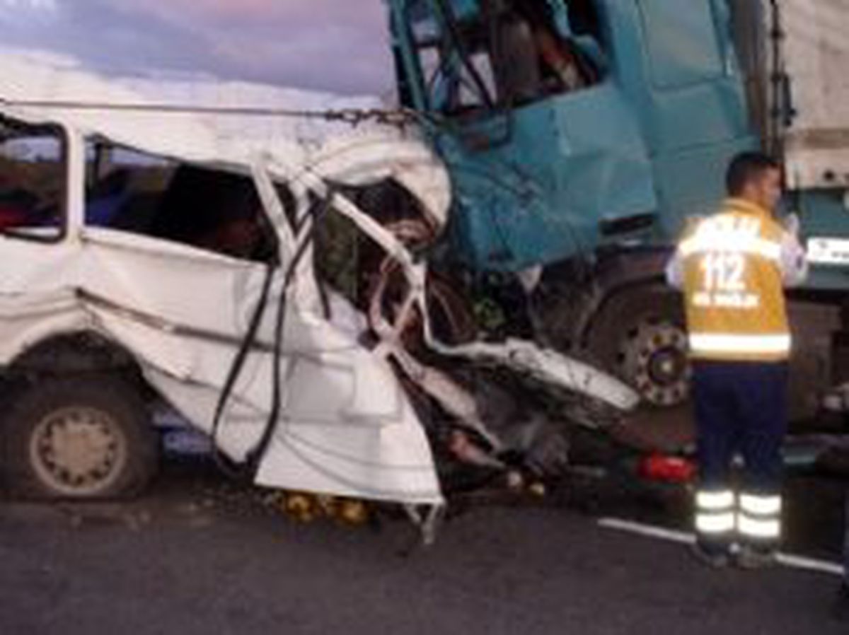 Ergani'de Trafik Kazası: 4 Ölü 13 Yaralı