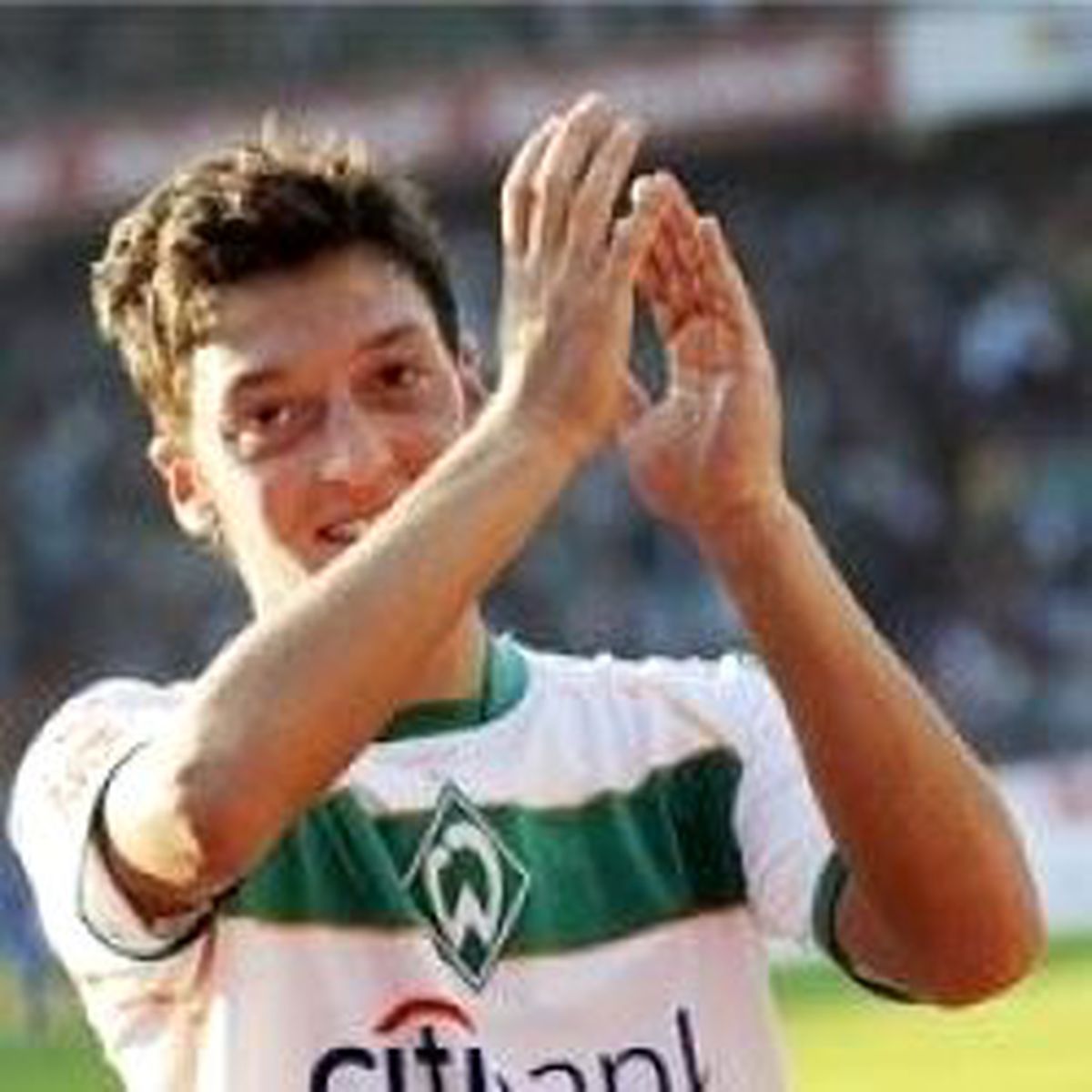 Mesut Özil Kicker'e Kapak Oldu