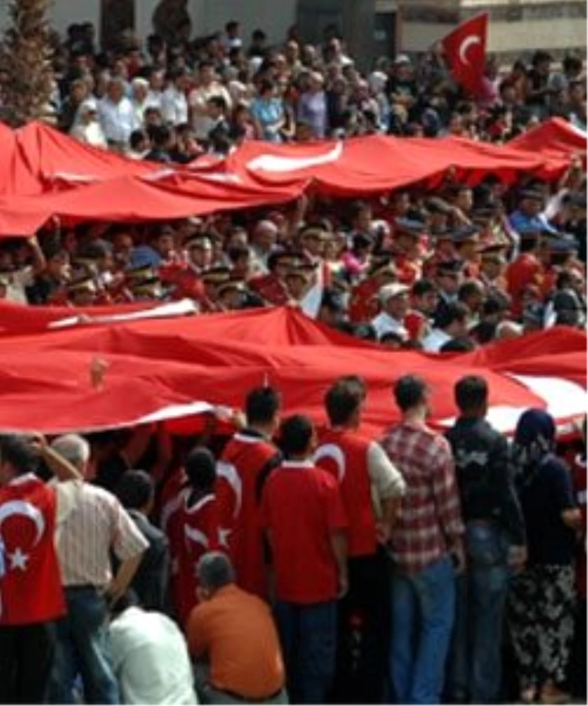 Türkiye Şehitlerini Yüreklerine Gömüyor