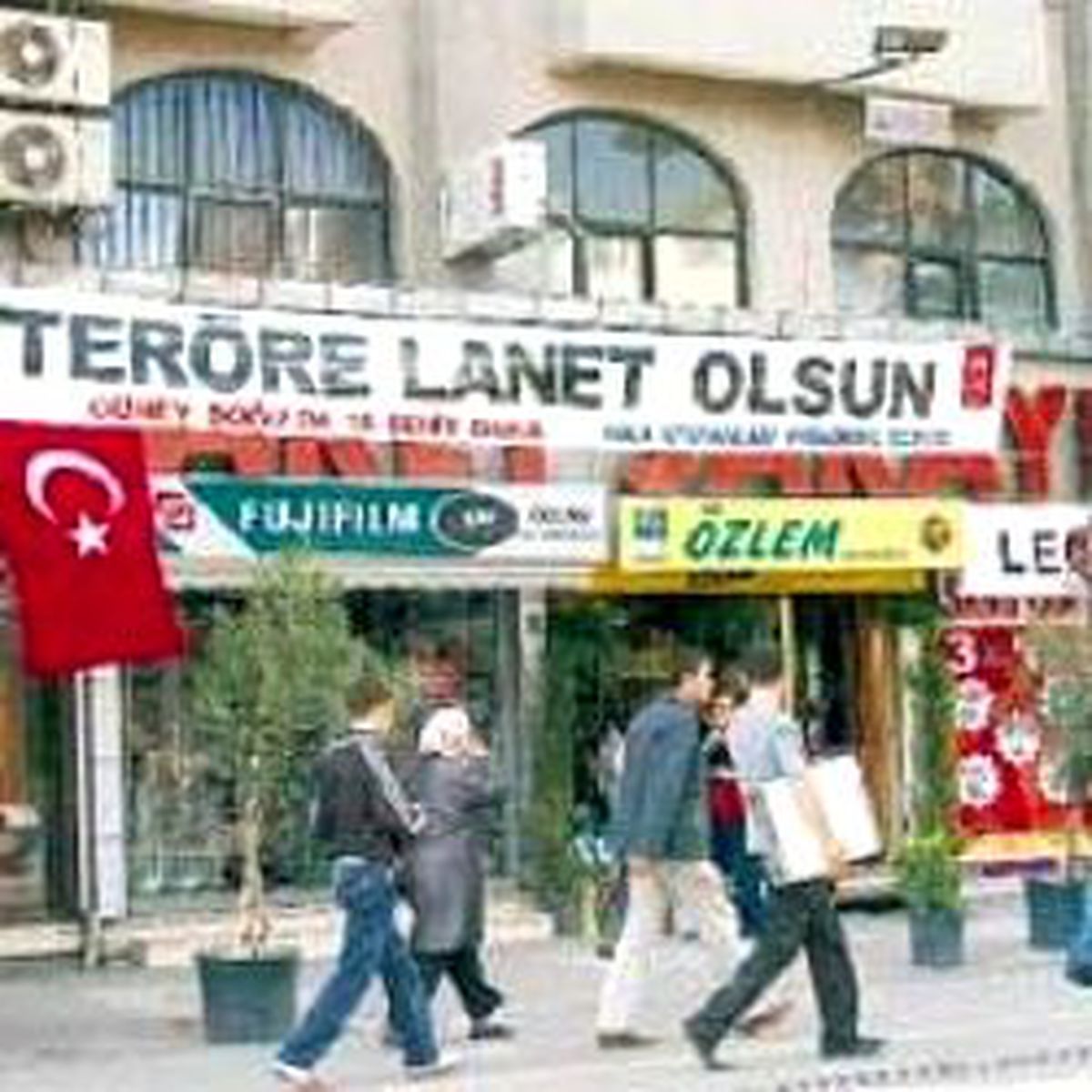 'Uyuyanlar Uyansın' Pankartı