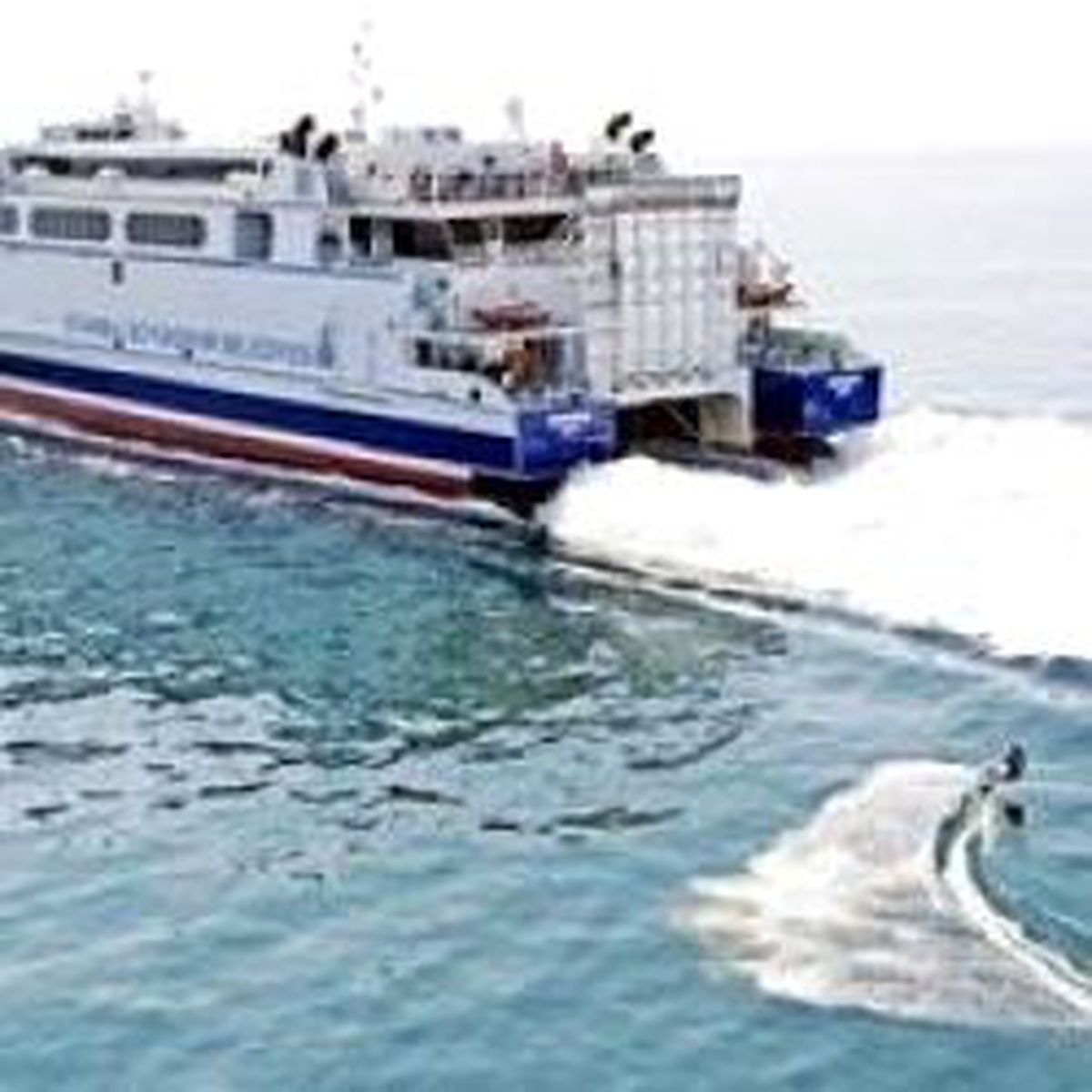 Feribotun Arkasında Su Kayağı Yaptı