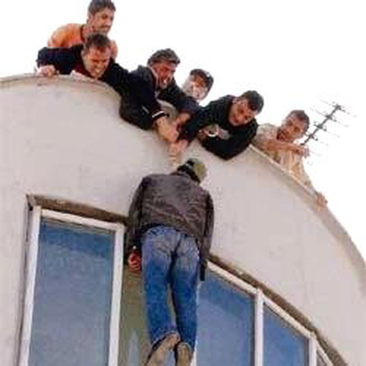 Bu Adam Yaşıyor