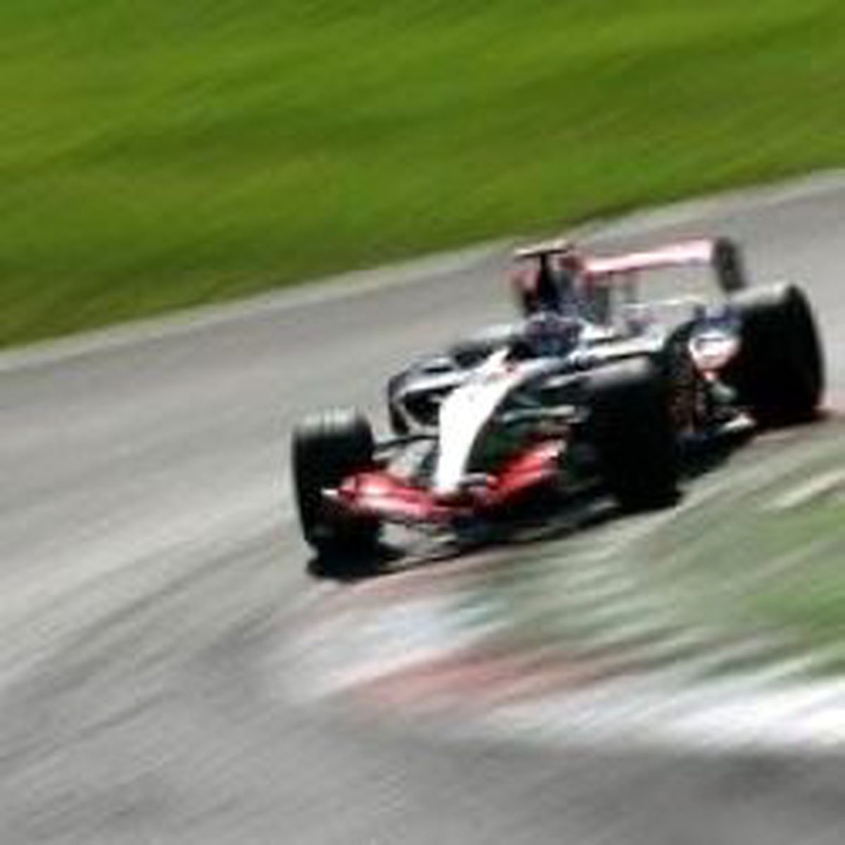 F1 Araçları 'Yeşil' Tekerleklerle Çıkacak