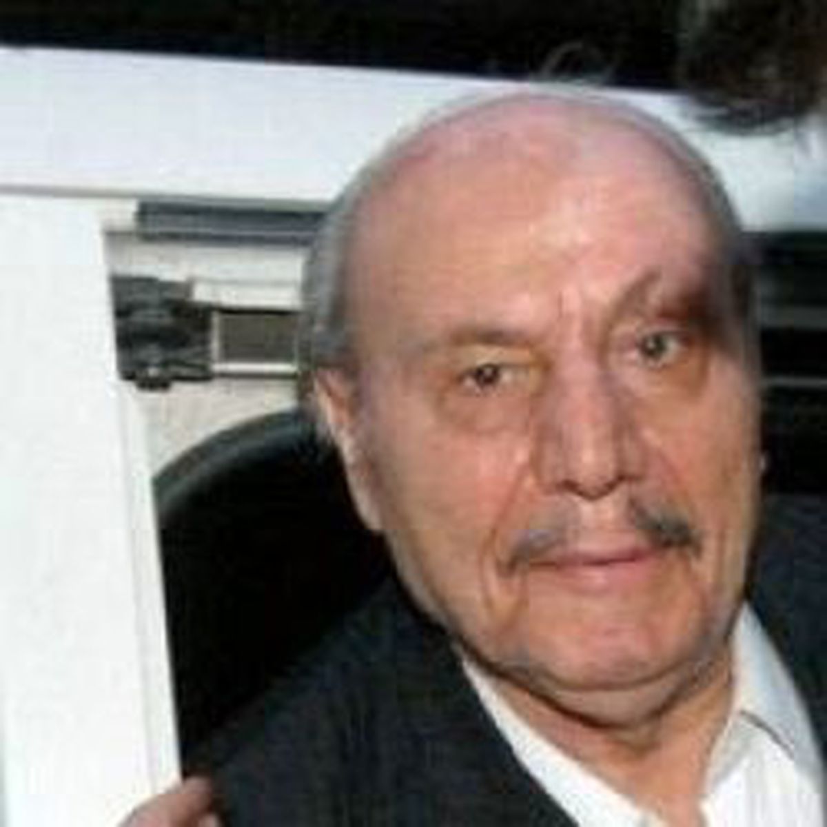 Üzmez'e Tahliye Yok