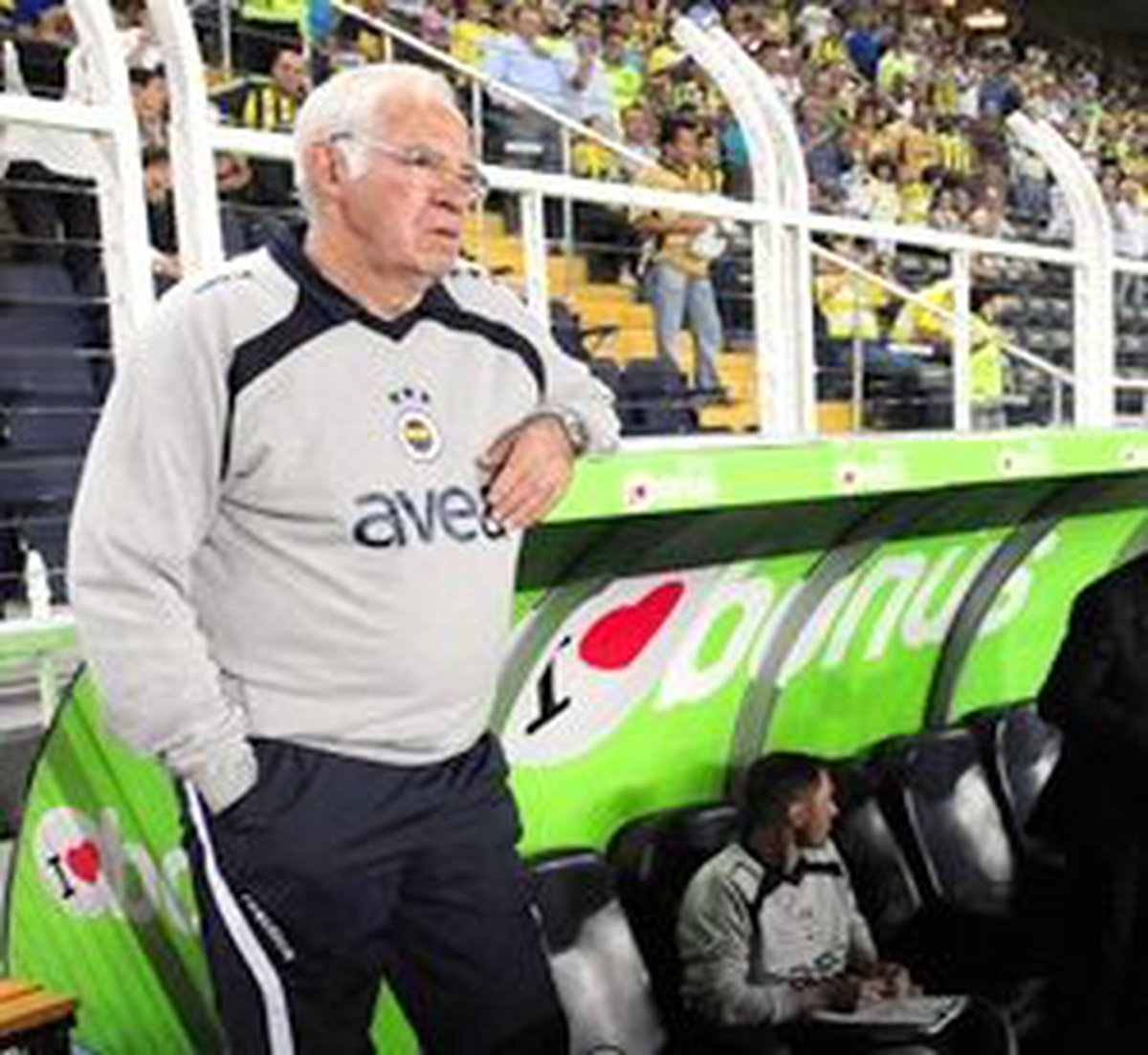 Fenerbahçe Yönetiminden, Aragones ve Futbolculara Güvenoyu
