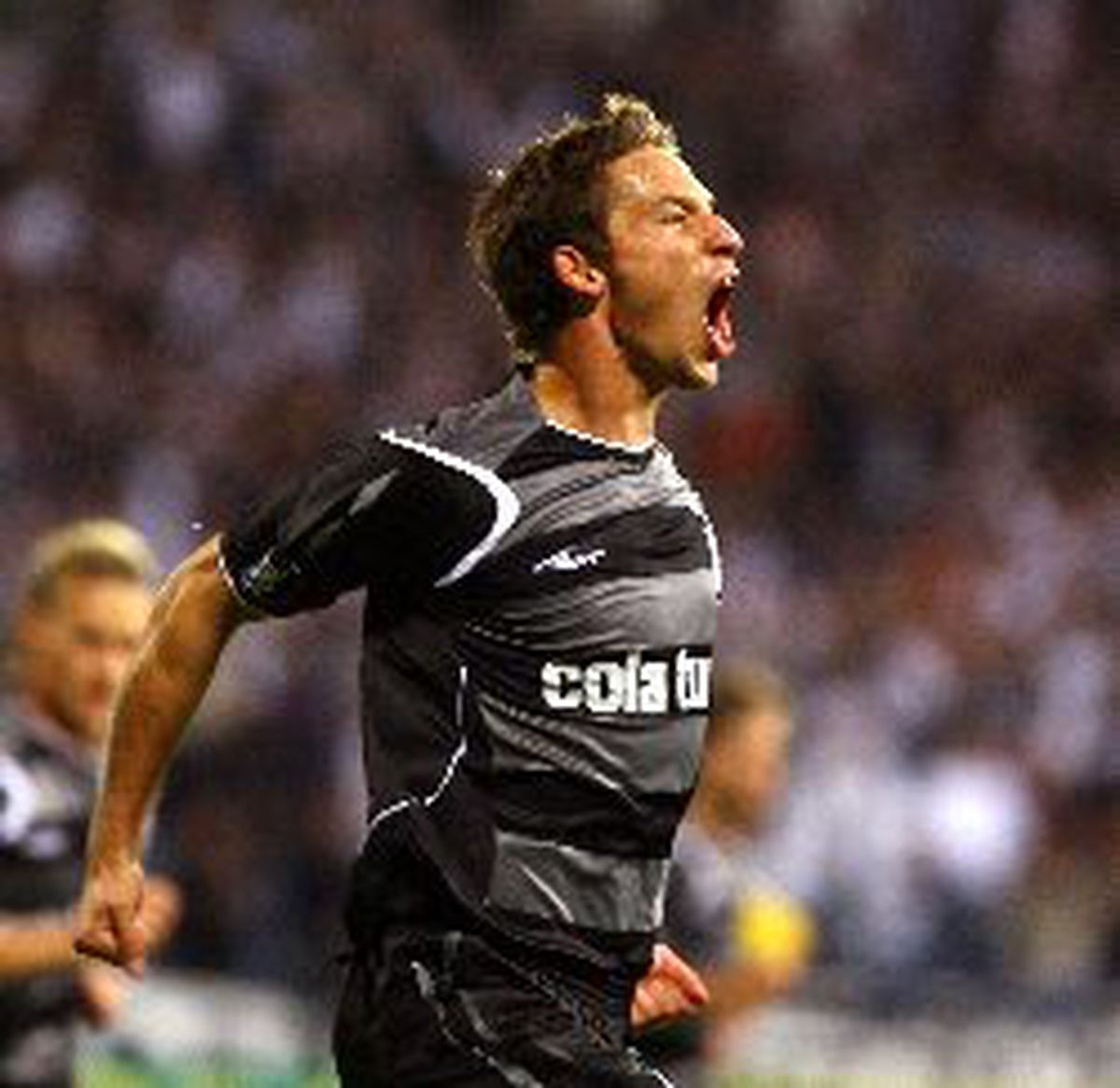 Beşiktaş'ta İmzalı Formalar Satışta