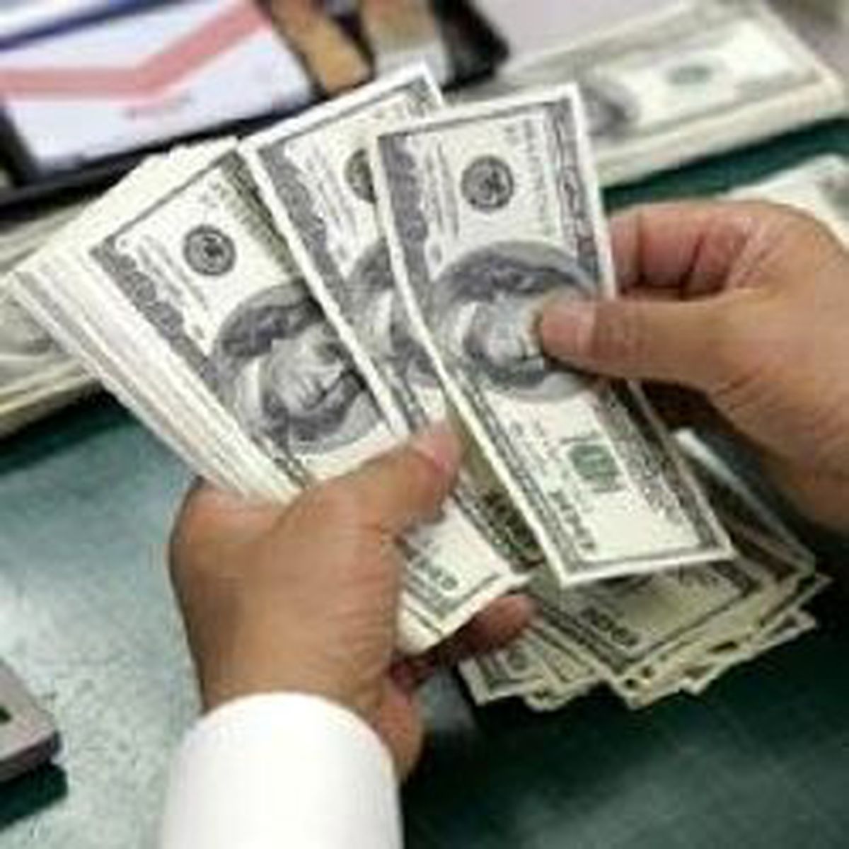 Dolar Yüksek Başladı
