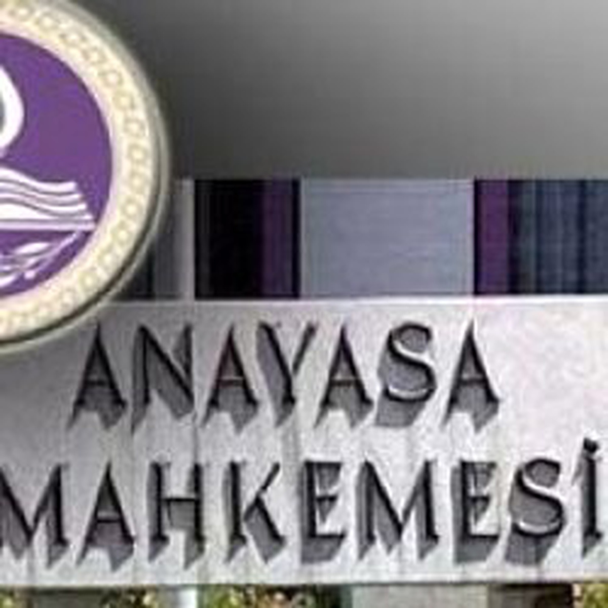 Mahkeme, Kapatılma Davası Kararını Okuyor