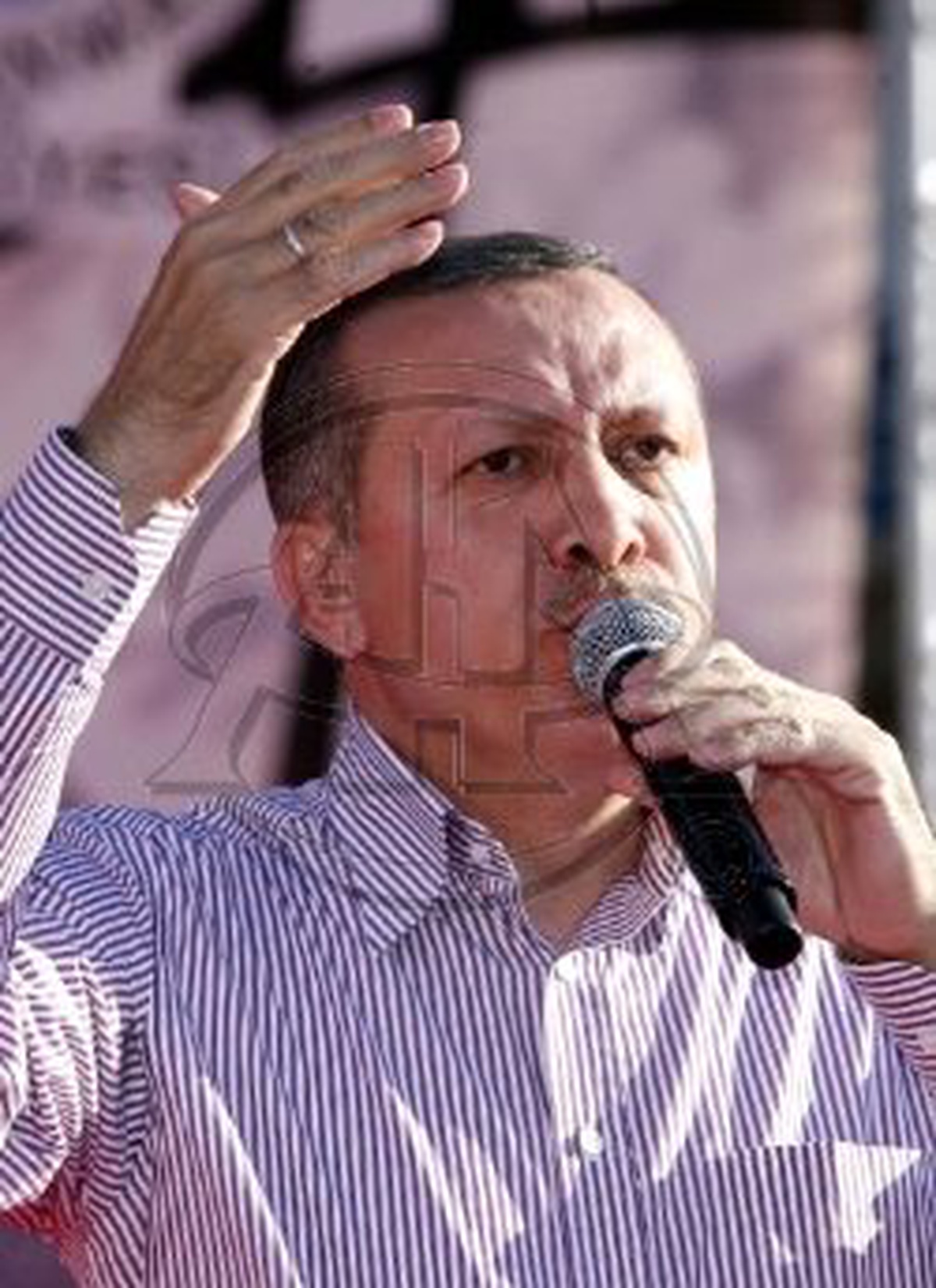 Bol Keseden Atarak Milliyetçilik Olmuyor