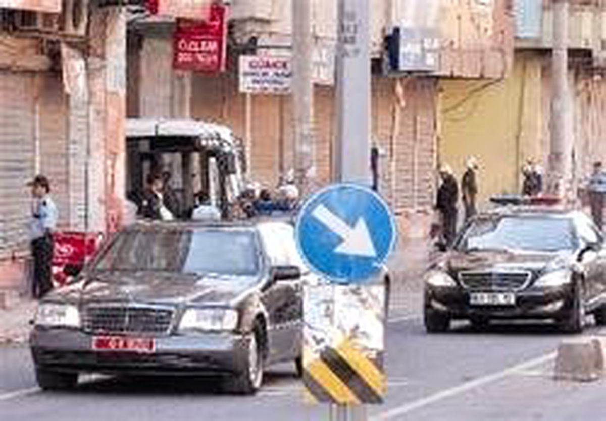 "Tehditlerle Demokrasi Olmaz"