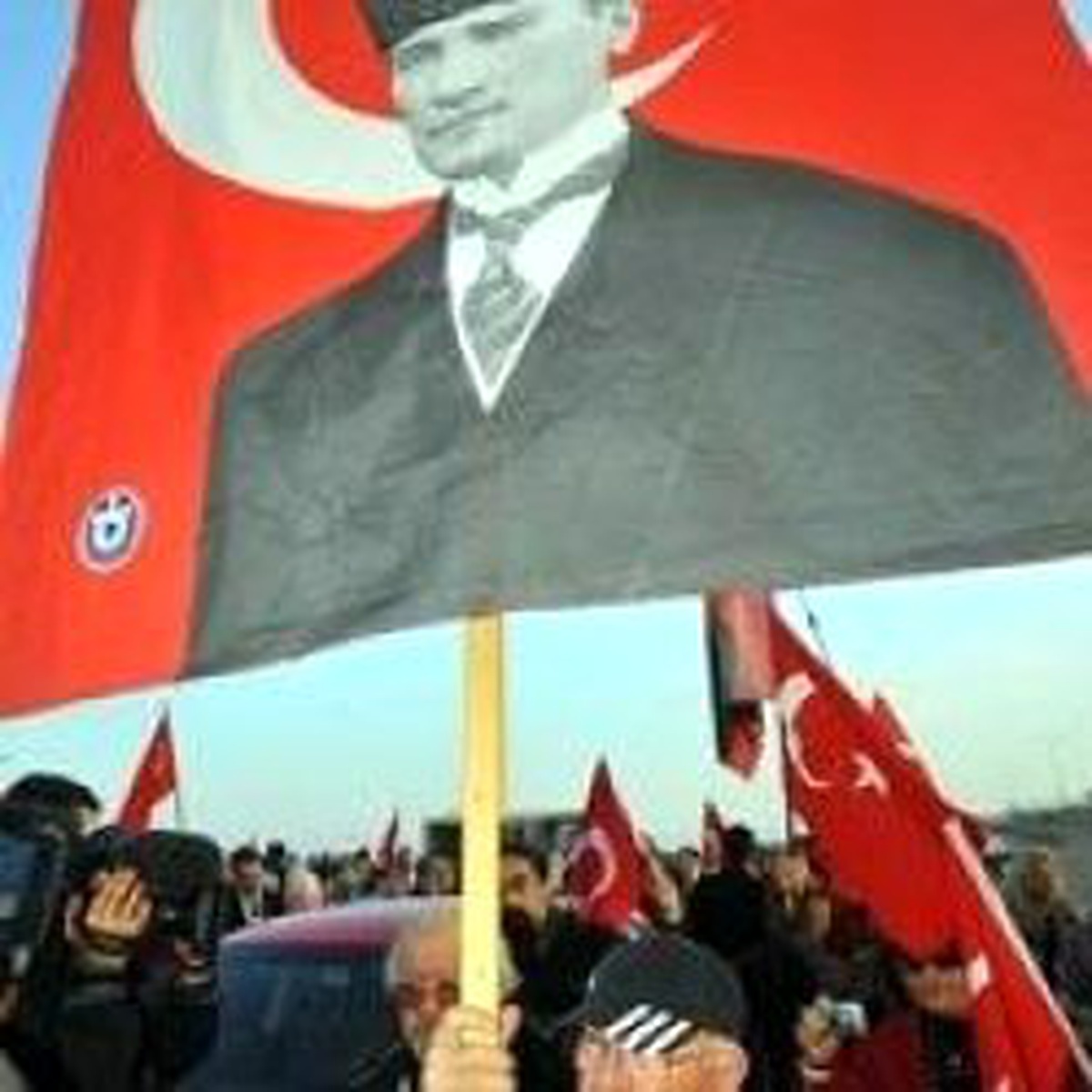 Cumhuriyet Yürüyüşü'nde Valiye 'Yuh'